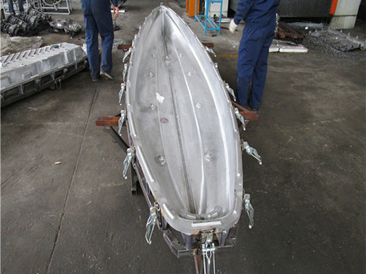 Lavorazione con utensili di plastica della muffa di Roto del kajak con la canoa di Rotomolded in barca